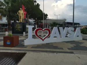 Avşa — "I ❤ Avşa" tabelası