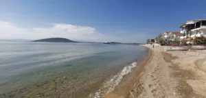 Avşa — boş, yavaş derinleşen sahil