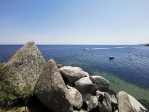 Avşa — kayalık koy ve berrak deniz